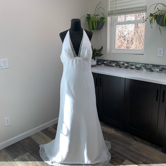 🚫SOLD🚫Eden Bridals sz10 White Deep V Wedding Gown/Dress Spaghetti Halter - Picture 2 of 8